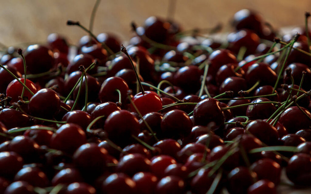pöytä peitetty tummanpunainen kirsikka Berrys - Valokuva, kuva