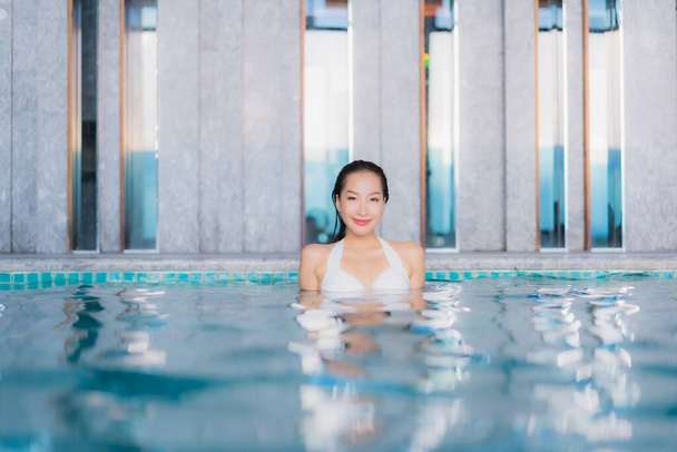 Portrait beautiful young asian woman relax smile around swimming pool in hotel resort on traval vacation - Φωτογραφία, εικόνα