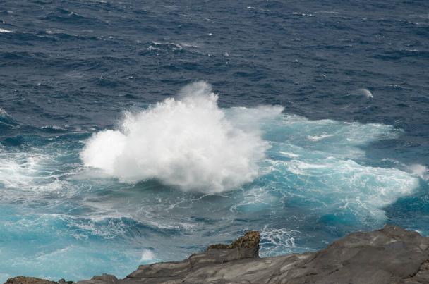 Arucas sahilinde dalgalar kopuyor.. - Fotoğraf, Görsel