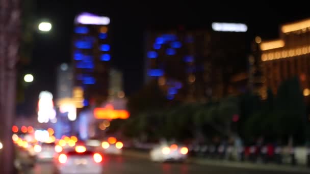 Defokussierte fabelhafte Las Vegas Strip Boulevard, Luxus-Casino und Hotel, Glücksspiel-Bereich in Nevada, USA. Nachtleben und Verkehr in der Nähe der Fremont Street in einem Touristenort, der Geld spielt. Neonlichter der Sündenstadt - Filmmaterial, Video