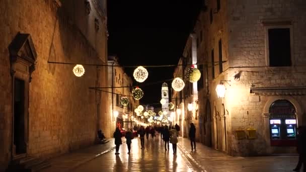 Karácsonyi utcai dekorációk a tér a régi város Dubrovnik Horvátországban az új év. - Felvétel, videó