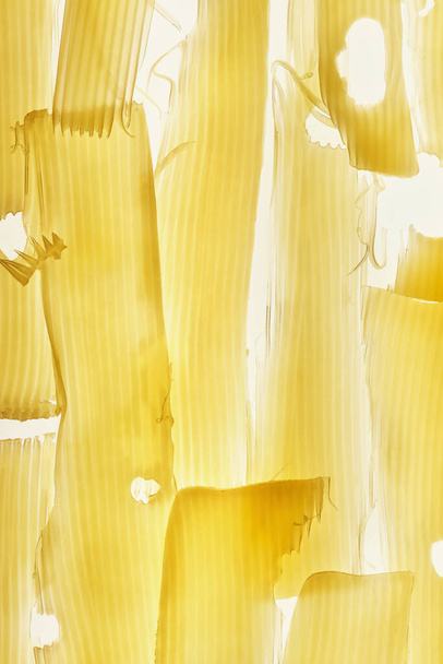 Transparante dunne plakjes kaas op een witte achtergrond. - Foto, afbeelding