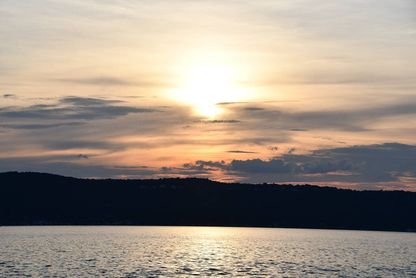 ハドソン川の夕日 - 写真・画像