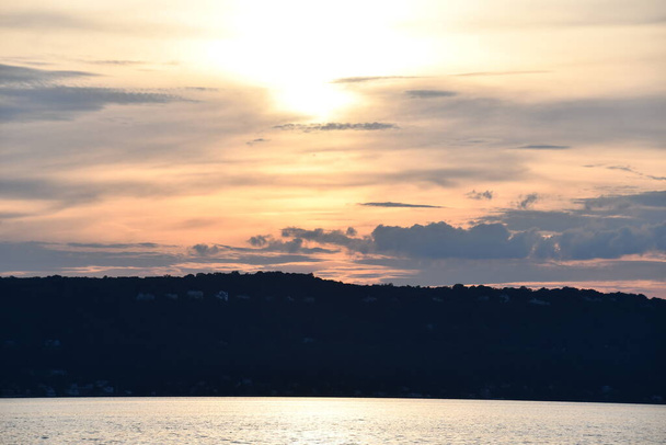 Puesta de sol sobre el río Hudson - Foto, imagen