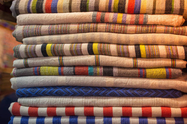Pile de serviettes de bain turc connu sous le nom de Hamam Pestemal paillettes - Photo, image