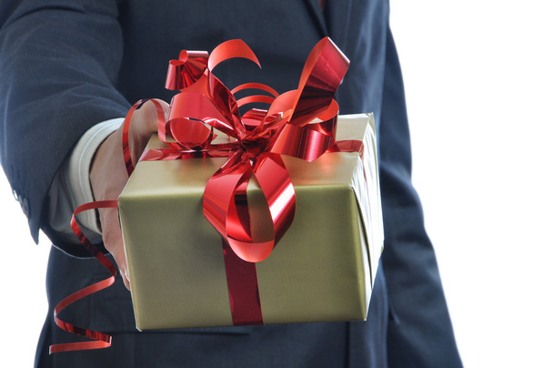 επιχειρηματίας, προσφέροντας ένα δώρο για εσάς. απομονώνονται σε λευκό φόντο - Φωτογραφία, εικόνα