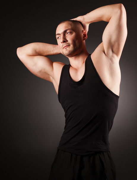 Muscular young sexy nude man on studio - Valokuva, kuva