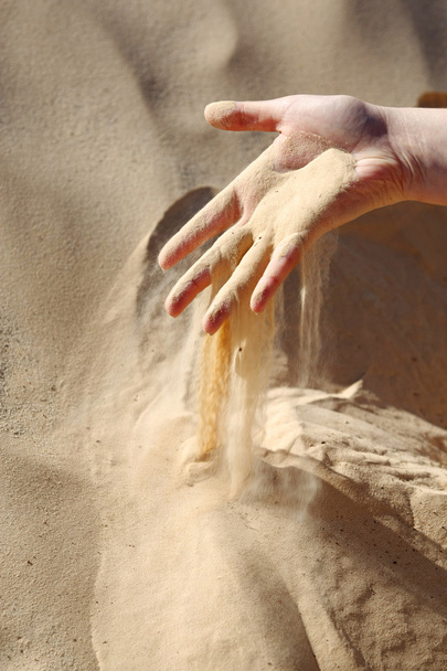 Sand slipping through fingers - Photo, Image
