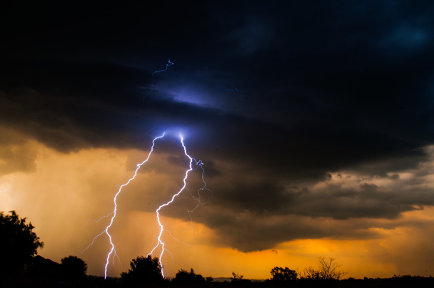 Elektrik günbatımı yıldırım - Fotoğraf, Görsel