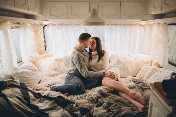Couple in love in a trailer - Foto, Imagen