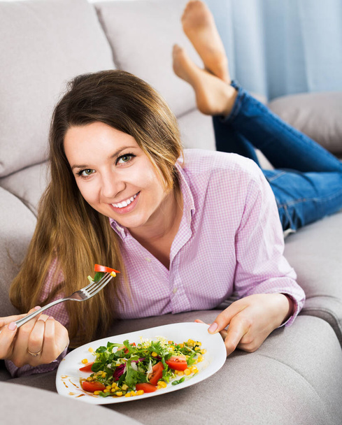 Girl eating green salad - Foto, Imagen