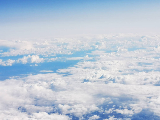 Uçaktan gelen bulutlar çok güzel bir arka plan. - Fotoğraf, Görsel