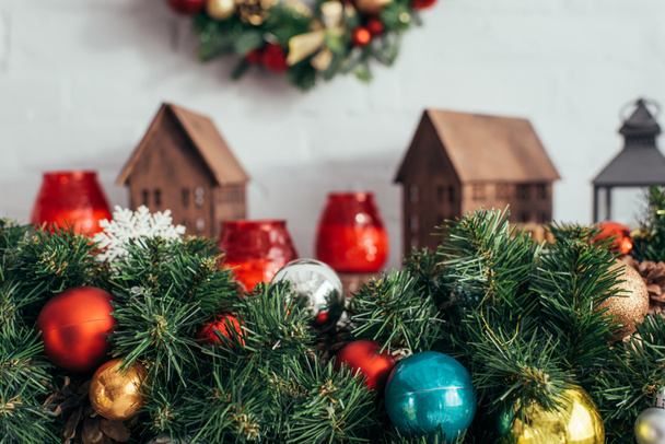 colorful christmas balls on green pine with blurred background - Fotoğraf, Görsel
