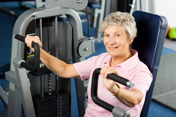 Mujer mayor haciendo ejercicio
 - Foto, imagen