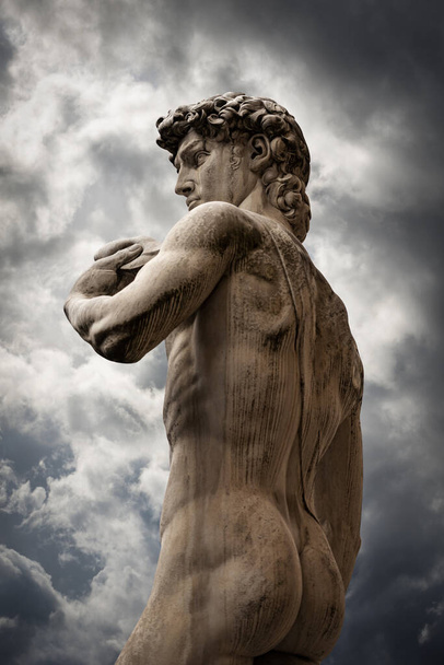 Primo piano della Statua del David di Michelangelo Buonarroti, capolavoro della scultura rinascimentale in Piazza della Signoria, Firenze centro, Toscana, Italia, Europa - Foto, immagini