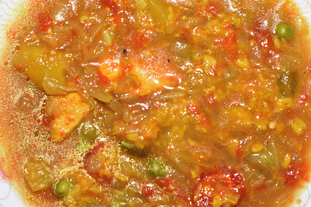Asijský talíř. Maso, zelenina, čočka, kari porce - Fotografie, Obrázek