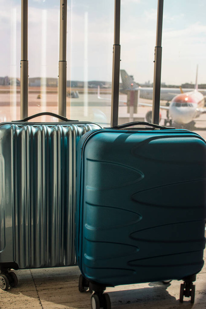 A vertical shot of suitcases at the airport - Foto, Imagen