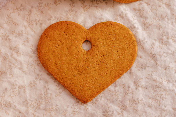 A high angle shot of a homemade heart-shaped cookie - Foto, Imagen