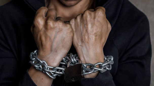 Women's hands in handcuffs, the concept of crime - Fotografie, Obrázek