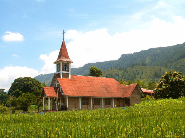 Igreja na ilha de Samosir
 - Foto, Imagem