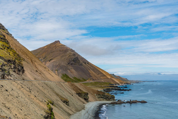 Hvalnesskridur y Thvottarskridur se deslizan por la costa del sur de Islandia - Foto, Imagen