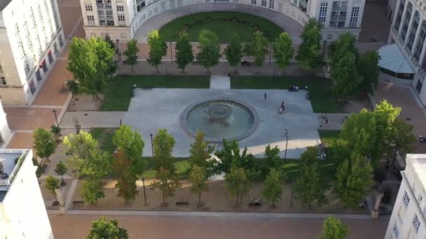 Parktaki çeşme, Thessalie Antigone Montpellier hava günbatımı insanları - Video, Çekim