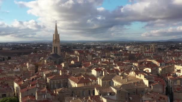 Golden hour Montpellier Ecusson vue aérienne de drone sur les toits - Séquence, vidéo