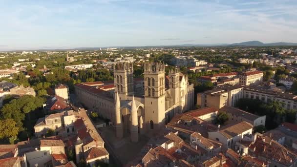 Cathédrale et Faculté de médecine Montpellier France vue sur drone - Séquence, vidéo