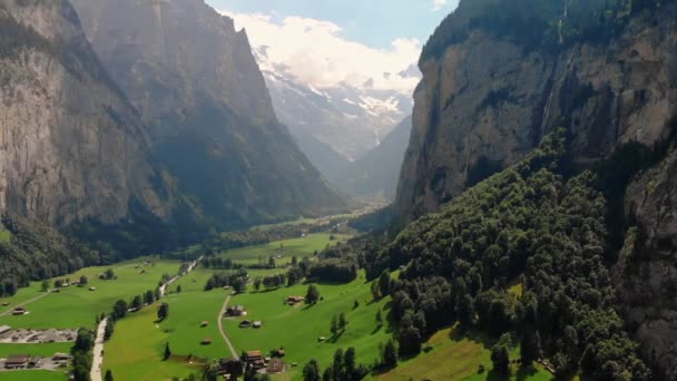 Kaunis Staubbachfall vesiputous Sveitsi Euroopassa - Materiaali, video