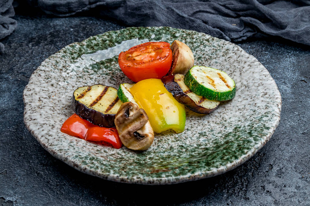 grilled vegetables on a plate - Фото, зображення
