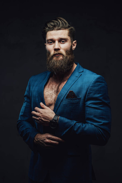 Modern businessman in custom jacket in dark background - Foto, Imagen