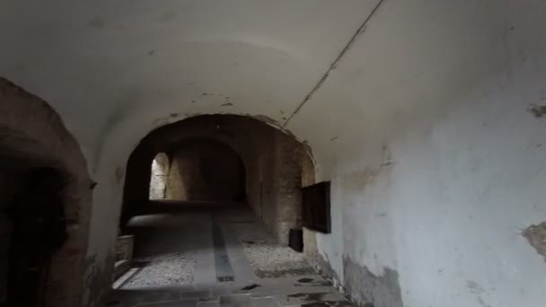 parma bardi mittelalterliche Burg Eingang Korridor. Hochwertiges 4k Filmmaterial - Filmmaterial, Video