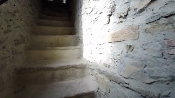 Parma bardi średniowieczne schody zamkowe do wieży. Wysokiej jakości materiał 4k - Materiał filmowy, wideo