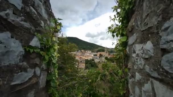 Duvarlardan Parma Bardi Ortaçağ Şatosu Panoraması. Yüksek kalite 4k görüntü - Video, Çekim