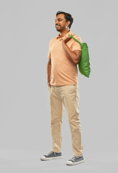 man with reusable canvas bag for food shopping - Fotografie, Obrázek