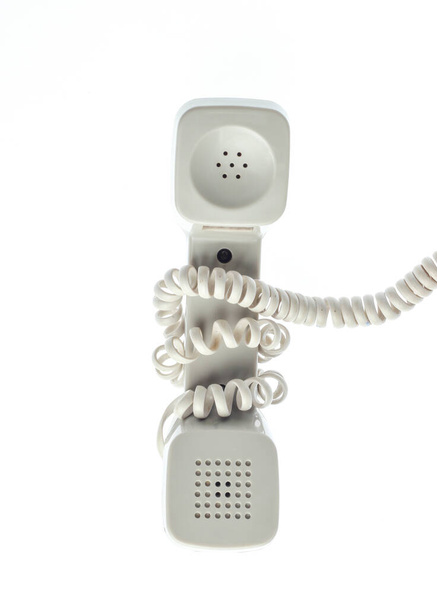 Кабельный завернутый телефон изолирован на белом фоне - Фото, изображение