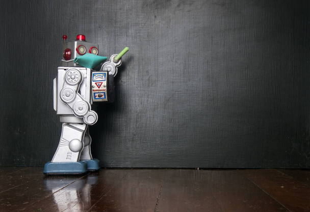 retro robot učitel a jeho tabule  - Fotografie, Obrázek