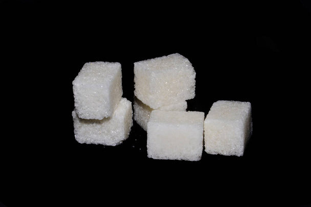 сахар изолирован на черном фоне - Фото, изображение