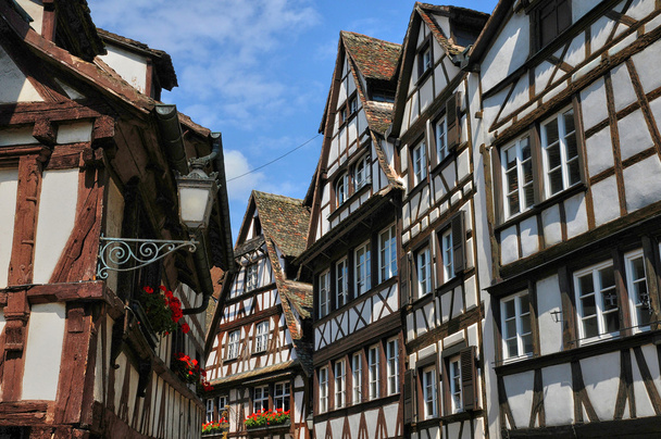  Alsácia, antigo e histórico bairro de Estrasburgo
 - Foto, Imagem