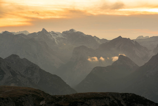 Montagne al tramonto, Tre Cime, Dolomiti, Italia - Foto, immagini
