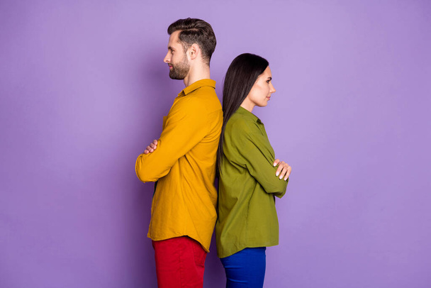 Profile photo cool lady handsome guy standing back-to-back arms crossed confident partners team look empty space wear casual bright shirts outfit isolated purple color background - Foto, Imagem