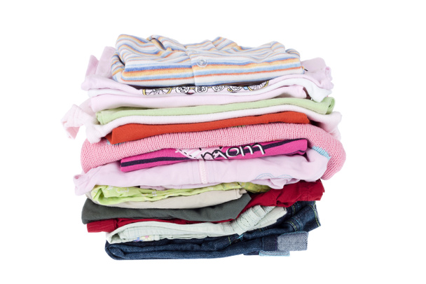 Pile de vêtements de bébé isolés sur blanc
  - Photo, image