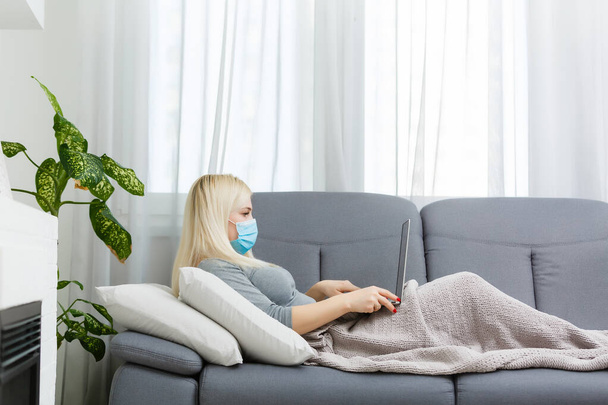Coronavirus. Young business woman working from home wearing protective mask. Business woman in quarantine for coronavirus wearing protective mask. Working from home. - Photo, Image