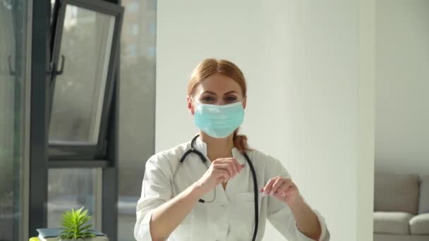 Young caucasian female doctor is removing medical face mask in hospital - Filmmaterial, Video