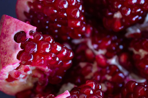Close up of organic fresh pomegranate - Foto, Imagem