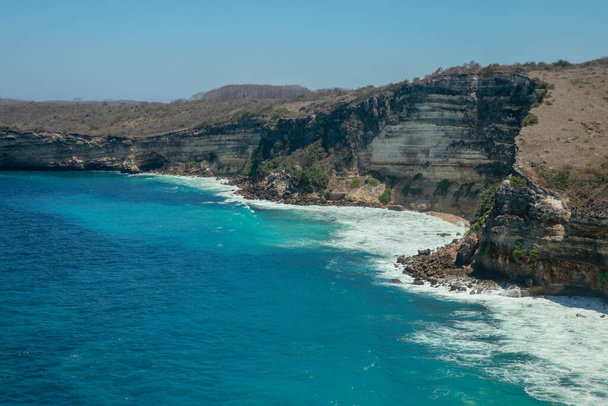 Tanjung Ringgit Cliff. Skrytý klíček ostrova East Lombok v Indonésii. Vysoké útesy na skrytém místě Tanjung Ringgit - Fotografie, Obrázek