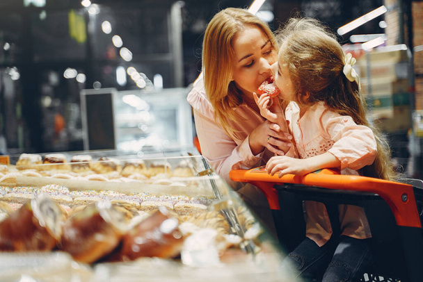The family buys groceries at the supermarket - Photo, image