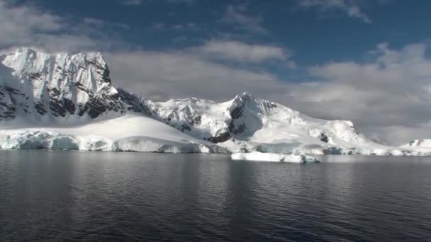 南極だ。ロッキー山脈、氷山と氷河. - 映像、動画