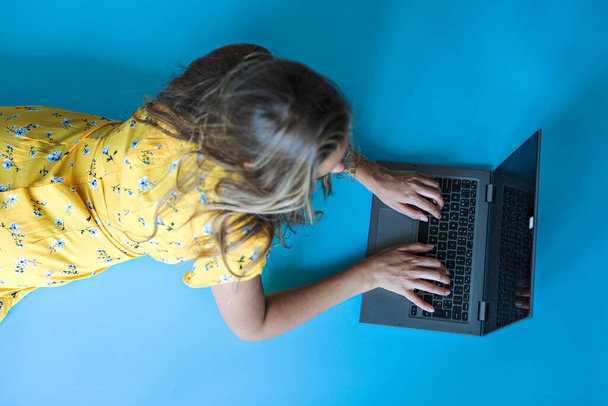 A closeup shot of a young lady working on a laptop - Zdjęcie, obraz