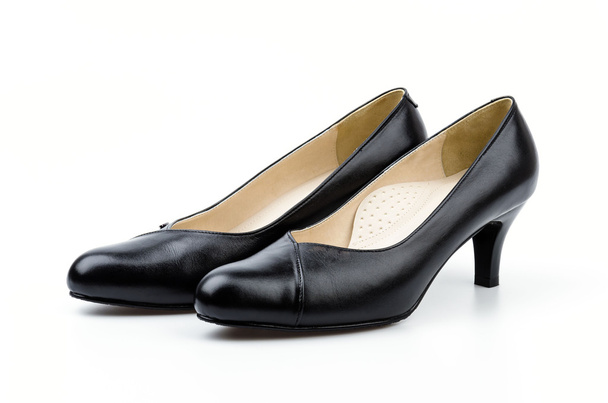 Sapatos pretos de couro
 - Foto, Imagem
